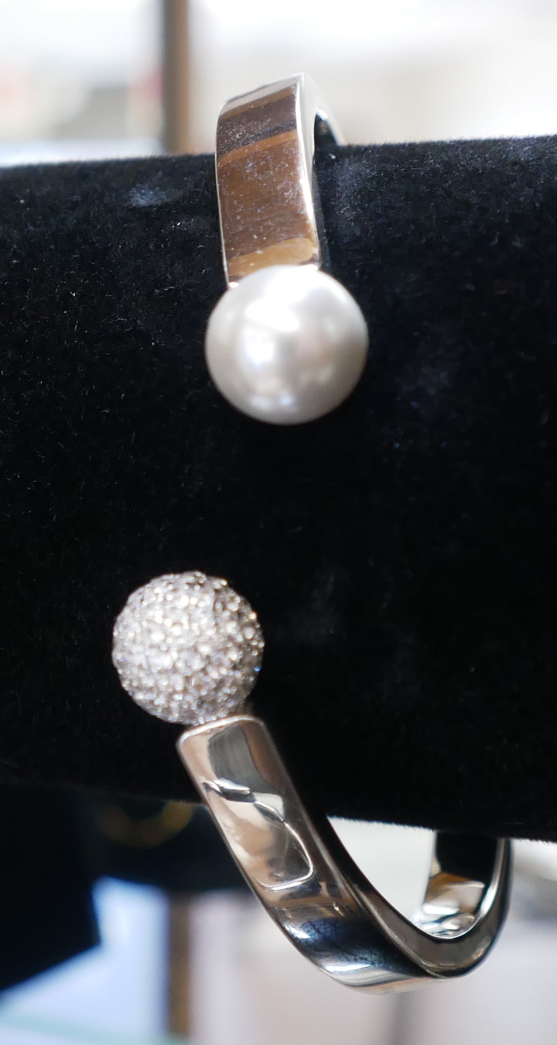 Hinged Silver Colored Bracelet