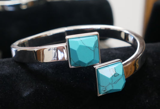 Hinged Bracelet with Decorative Turquoise