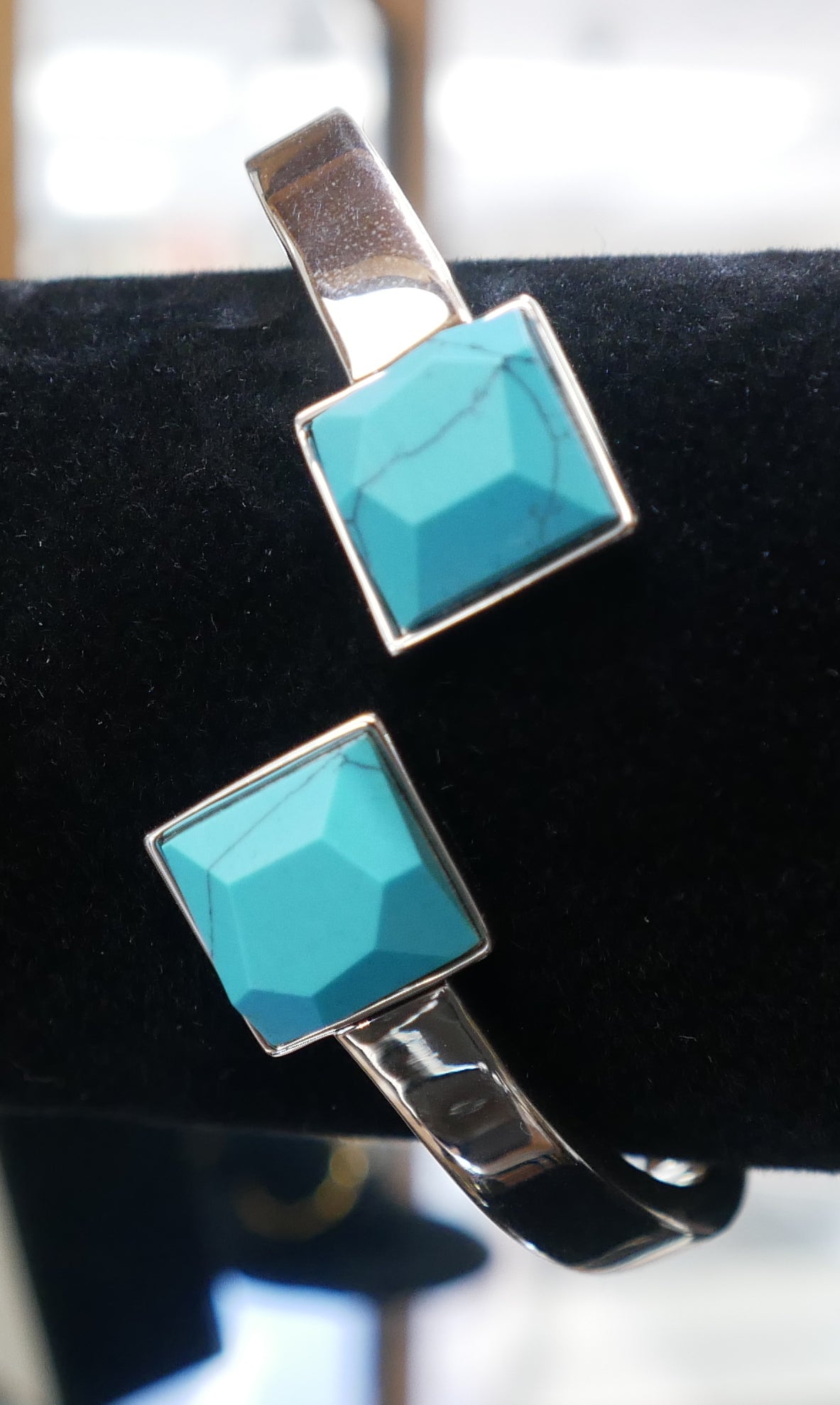 Hinged Bracelet with Decorative Turquoise